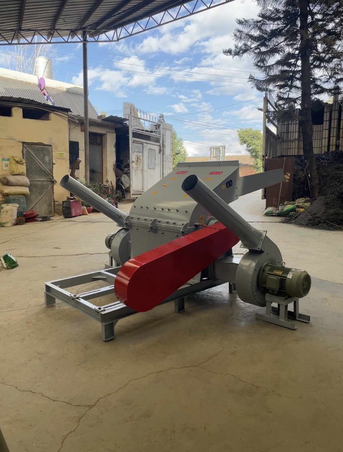 800-1000型拖拉机牵引式粉碎